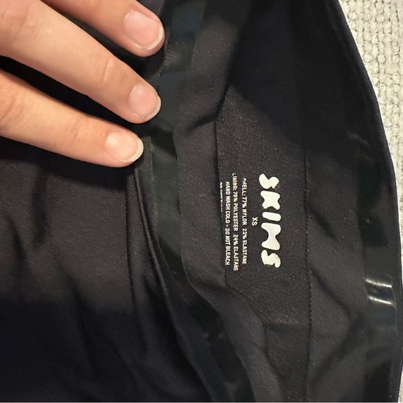 SKIMS - Barely There Shapewear - Picture 3 of 5